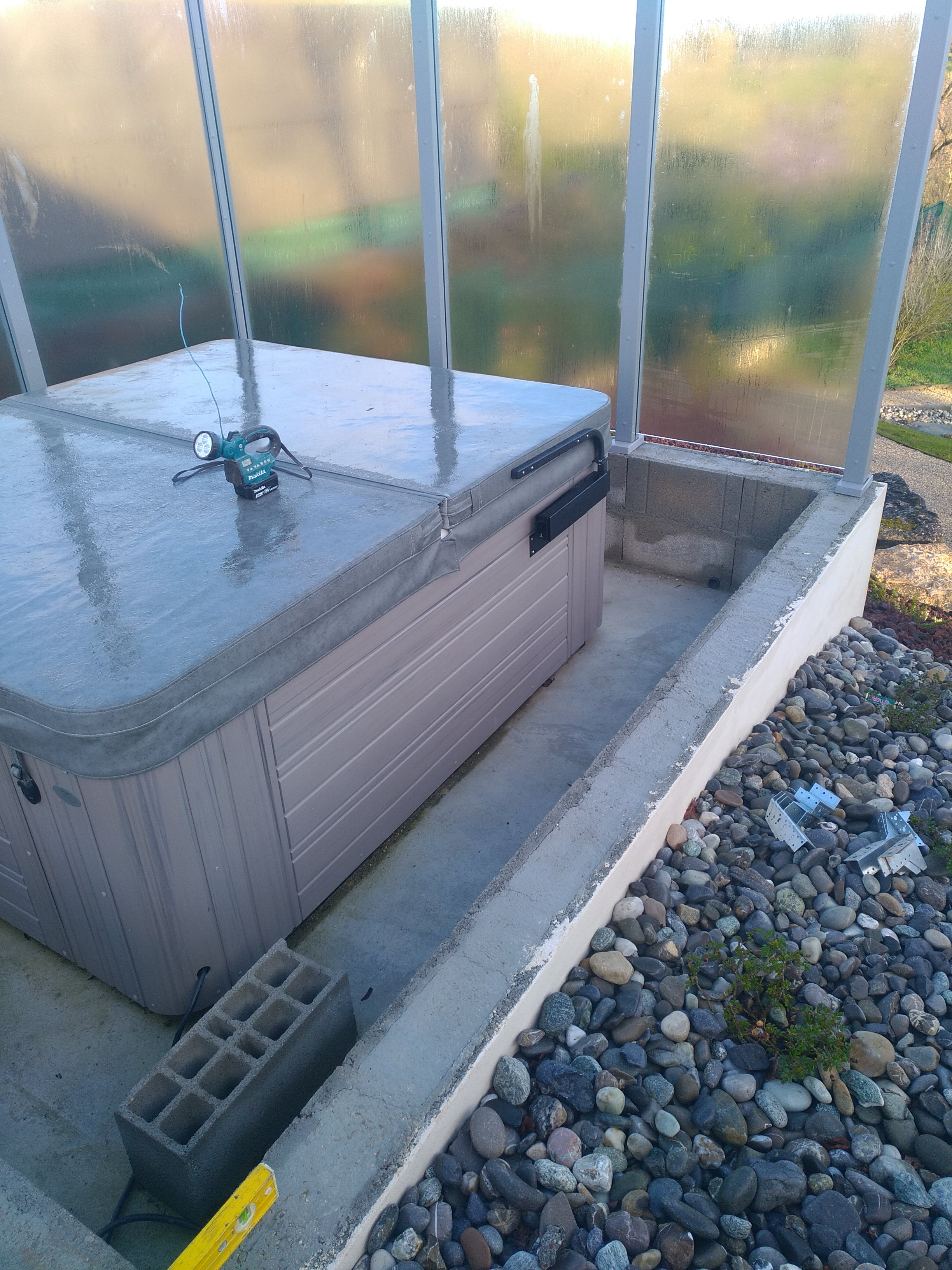 Terrasse bois Ambérieux-en-Bugey : habillage spa avant